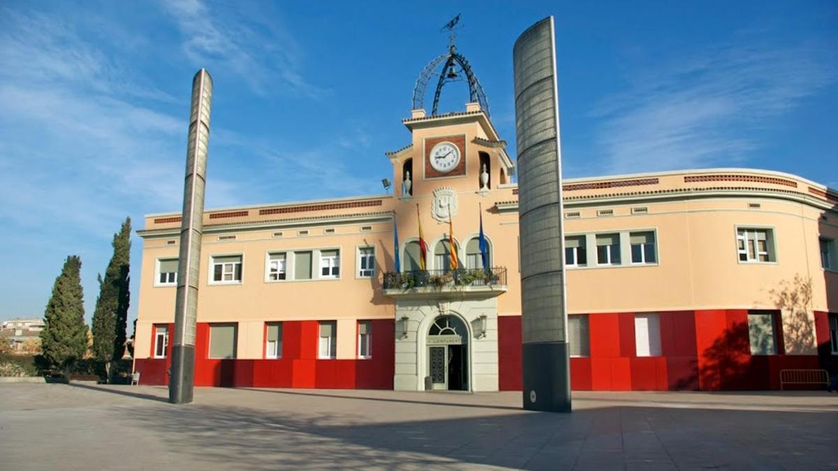 Fachada del Ayuntamiento de Santa Coloma de Gramenet.