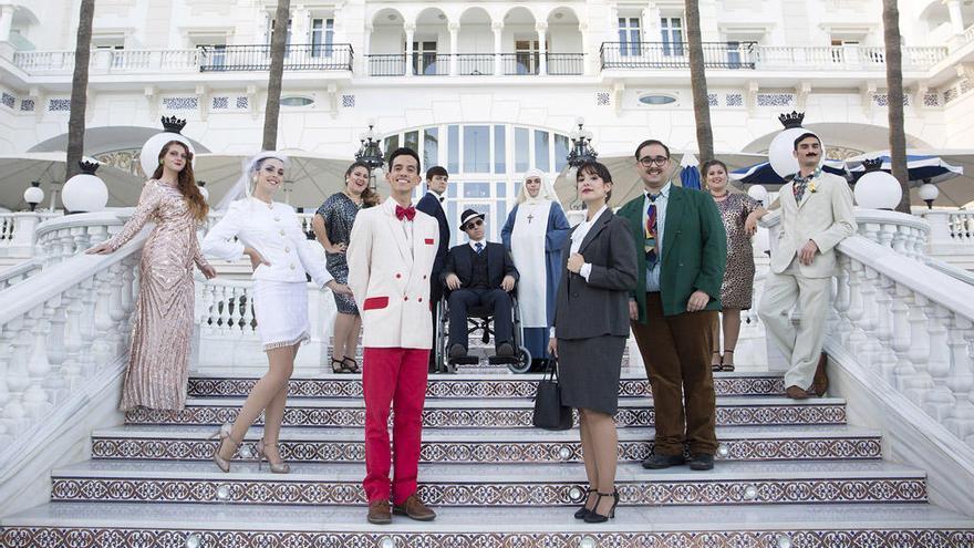 El elenco de la obra, en el Hotel Miramar de Málaga.