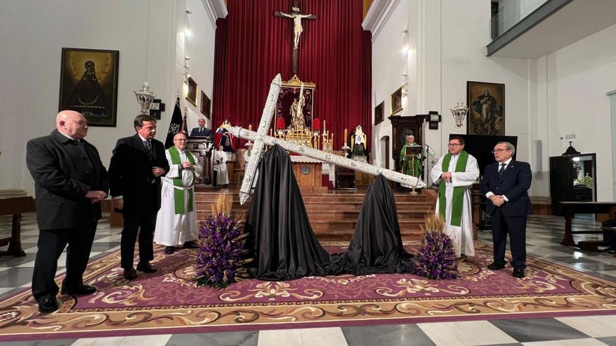 Descubrimiento de la Cruz de los Devotos en la iglesia de San Pedro Mártir.