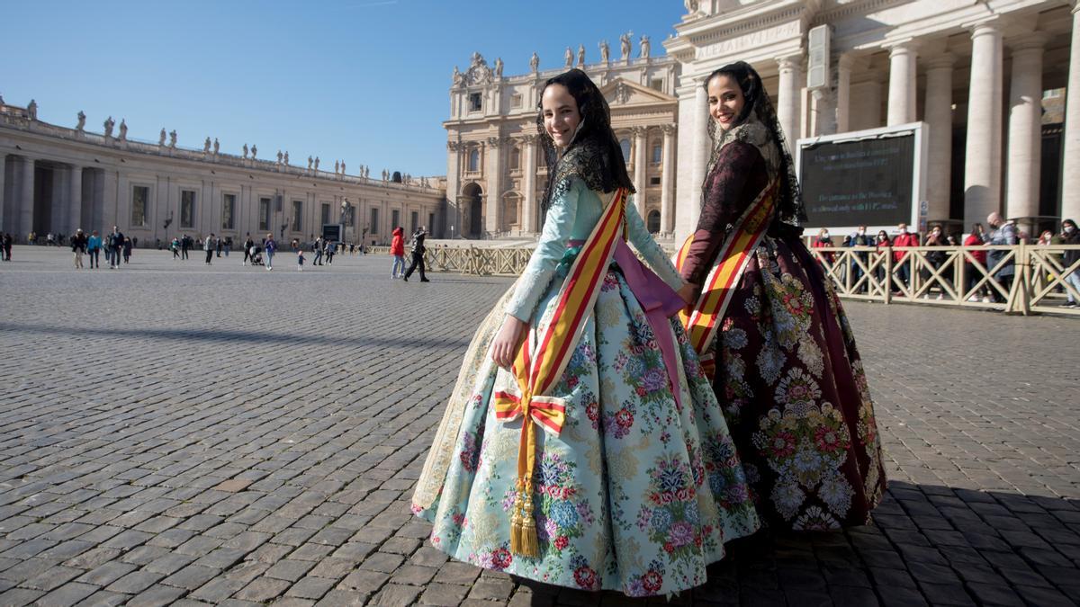 Extra de Fallas 2022 | Roma - Falleras mayores de València