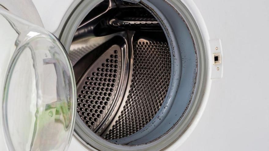 Cómo limpiar la goma de la lavadora que está negra: un truco infalible y sin esfuerzo