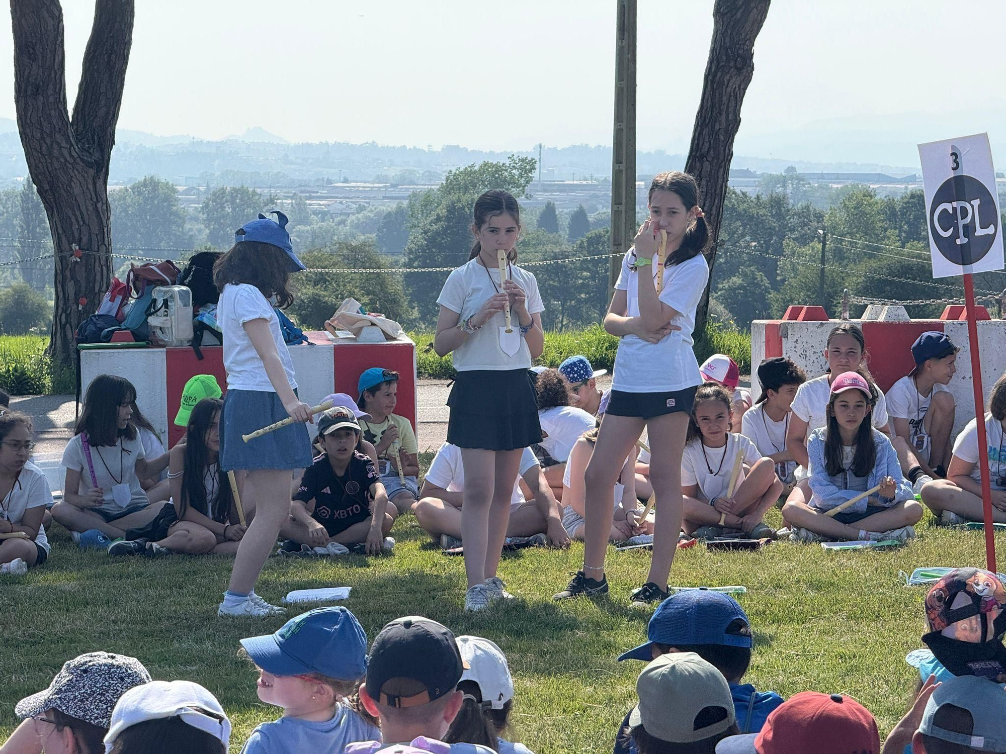 Un día de historia y convivencia entre los escolares de Llanera
