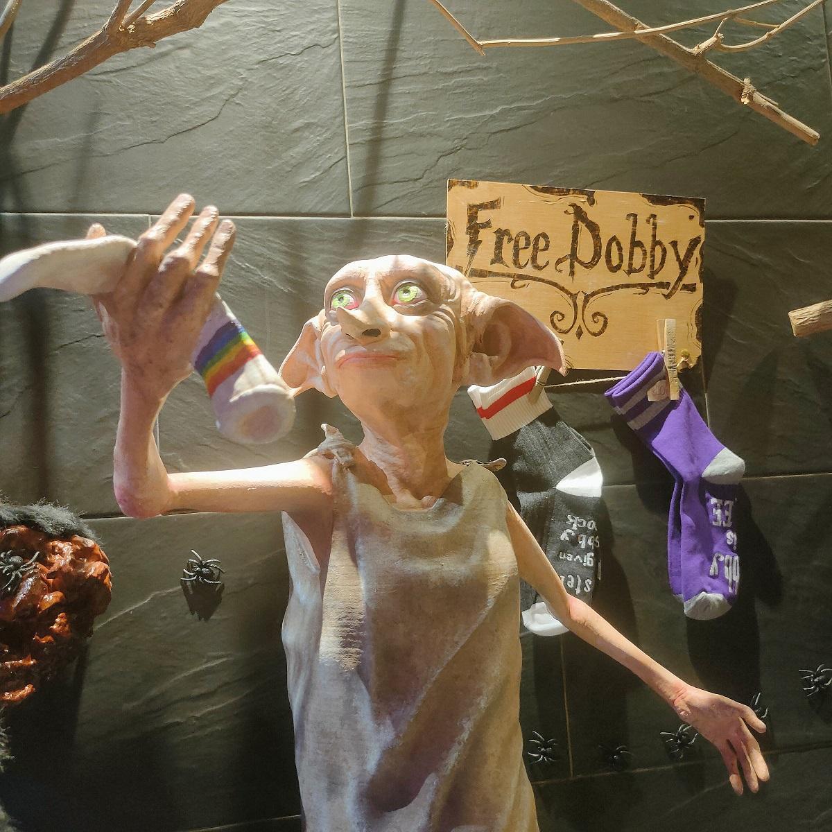 Estatua de Dobby de 'Los Tres Calderos'