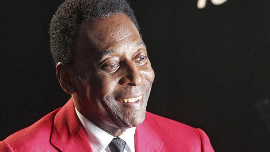 Pelé recibe un &quot;abucheo&quot; al pedir que Brasil se concentre en la Copa