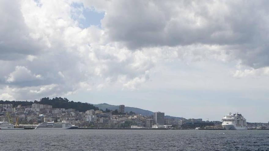 Vigo recibe este martes su primera triple escala de cruceros del año con más de 7.500 turistas