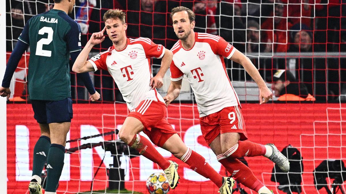 Joshua Kimmich y Harry Kane después del gol del Bayern Munich frente al Arsenal..