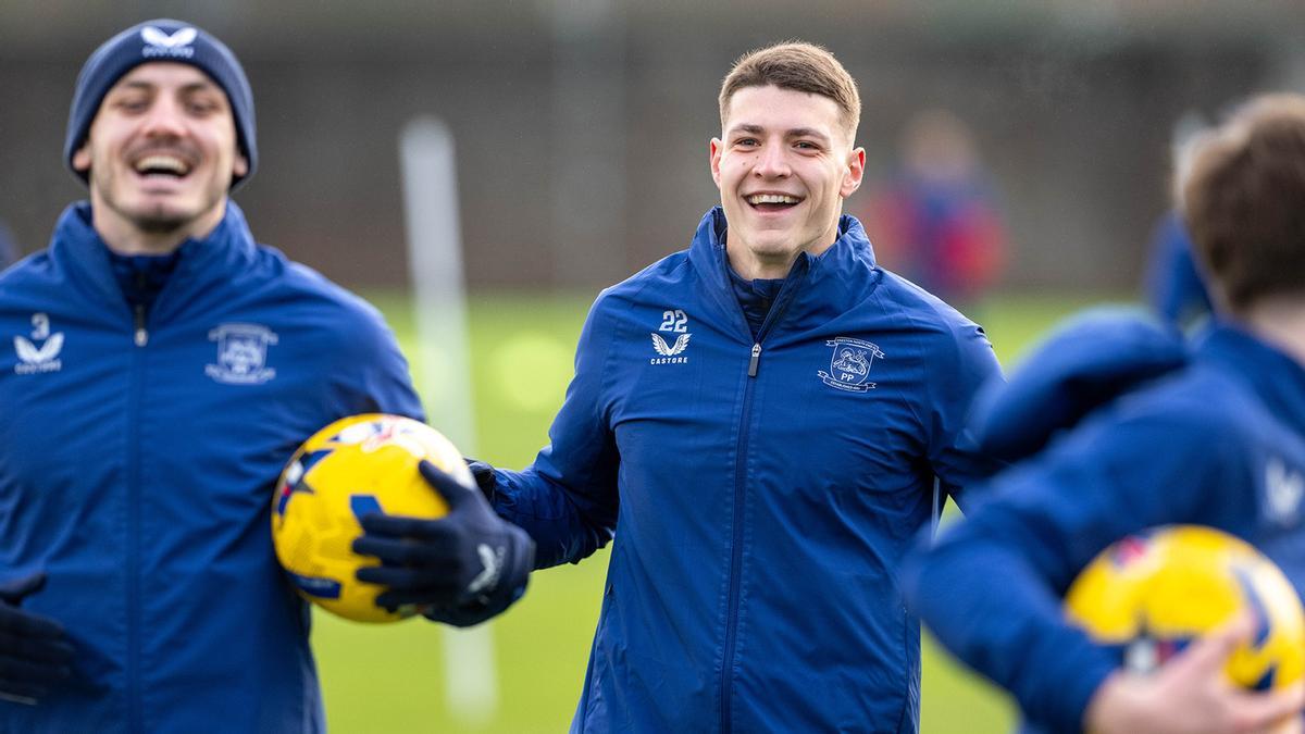 Lukovic, durante una sesión de trabajo con el Perston.