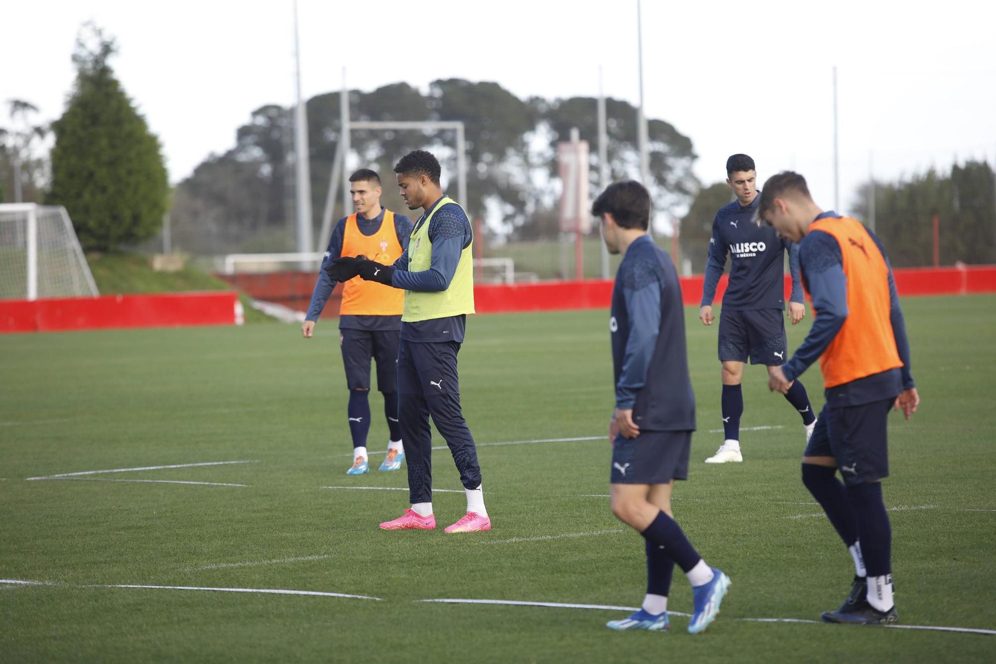 El Sporting vuelve a entrenar después de la victoria en Villareal (en imágenes)