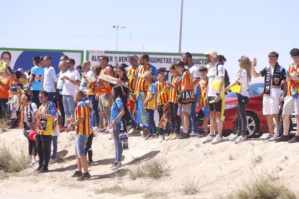 La afición del Valencia CF ante el Elche