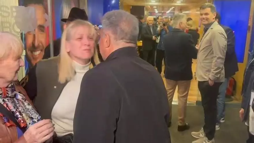 Así llegó Joan Laporta a su sede. Veinte segundos antes y se cruza con Víctor Font.