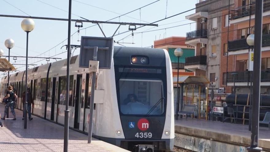 Paterna bonificará el 50% del abono del metro a sus estudiantes