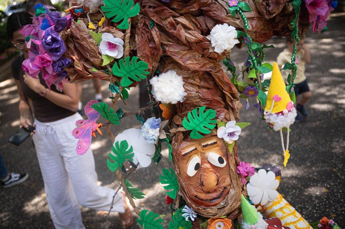 Una de las cruces escolares ubicada en la Rambla de Santa Cruz.