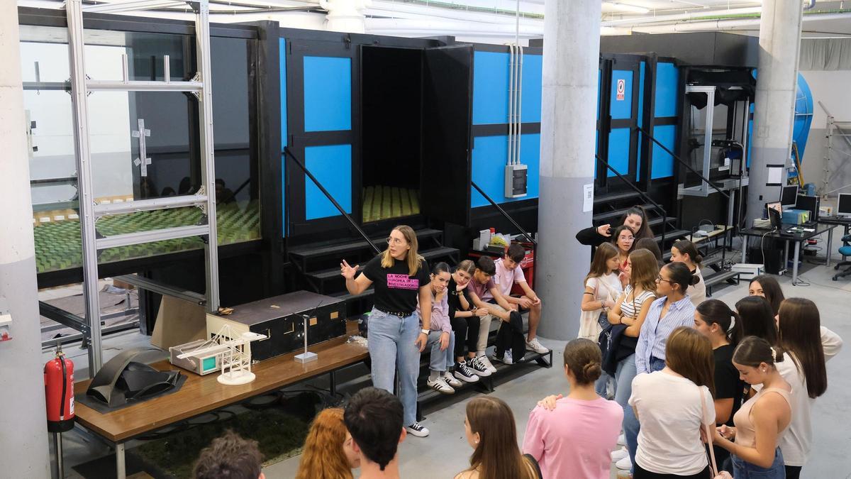 Una docente de Secundaria, en una imagen de archivo, durante una visita escolar.