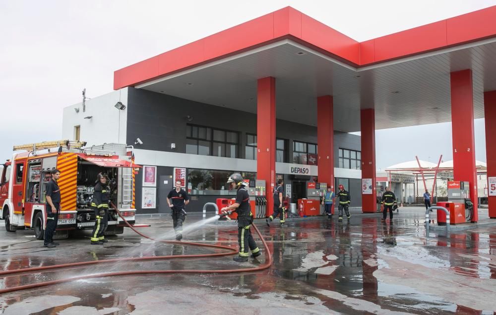 Incendio en una gasolinera de Alicante