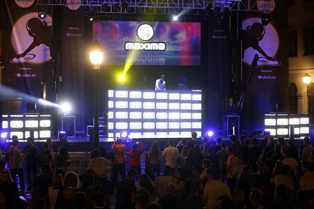 La música electrónica toma la plaza de la Catedral de Oviedo