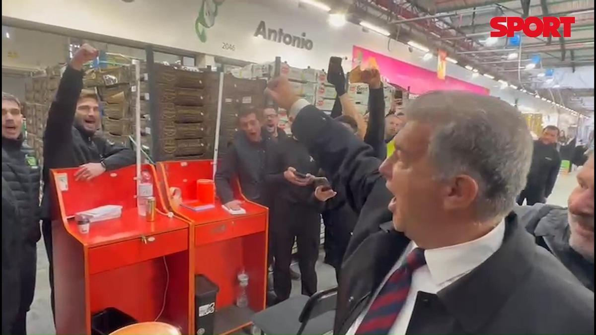 Así cantó Laporta el himno del Barça con los trabajadores de Mercabarna…