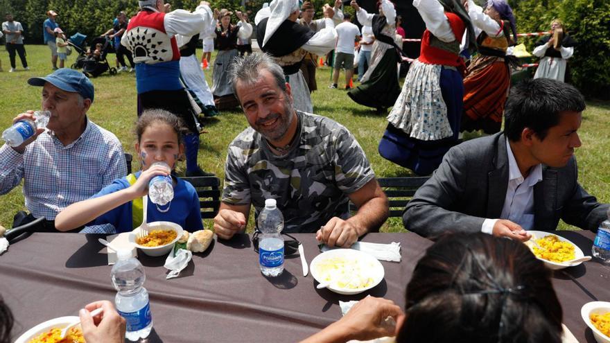 El colegio Luisa de Marillac reúne en la vuelta de la arrozada de Miranda a unos 400 comensales