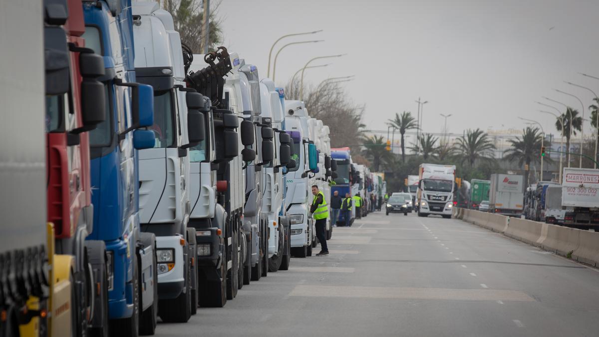 El paro está provocando desabastecimiento en algunos sectores económicos que se pueden ver abocados a cerrar.