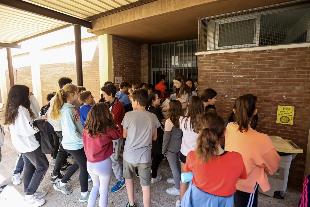 En el IES Cabo de la Huerta tienen que elegir entre almorzar o ir al baño