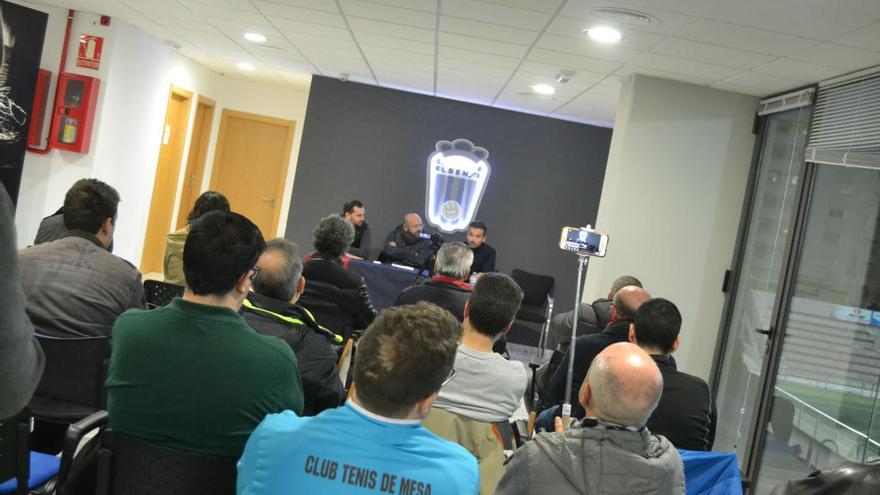 Momento de la asamblea de socios en la sala Vip del Eldense.