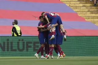 Pedri y Lewandowski amarran al Barça a la segunda plaza
