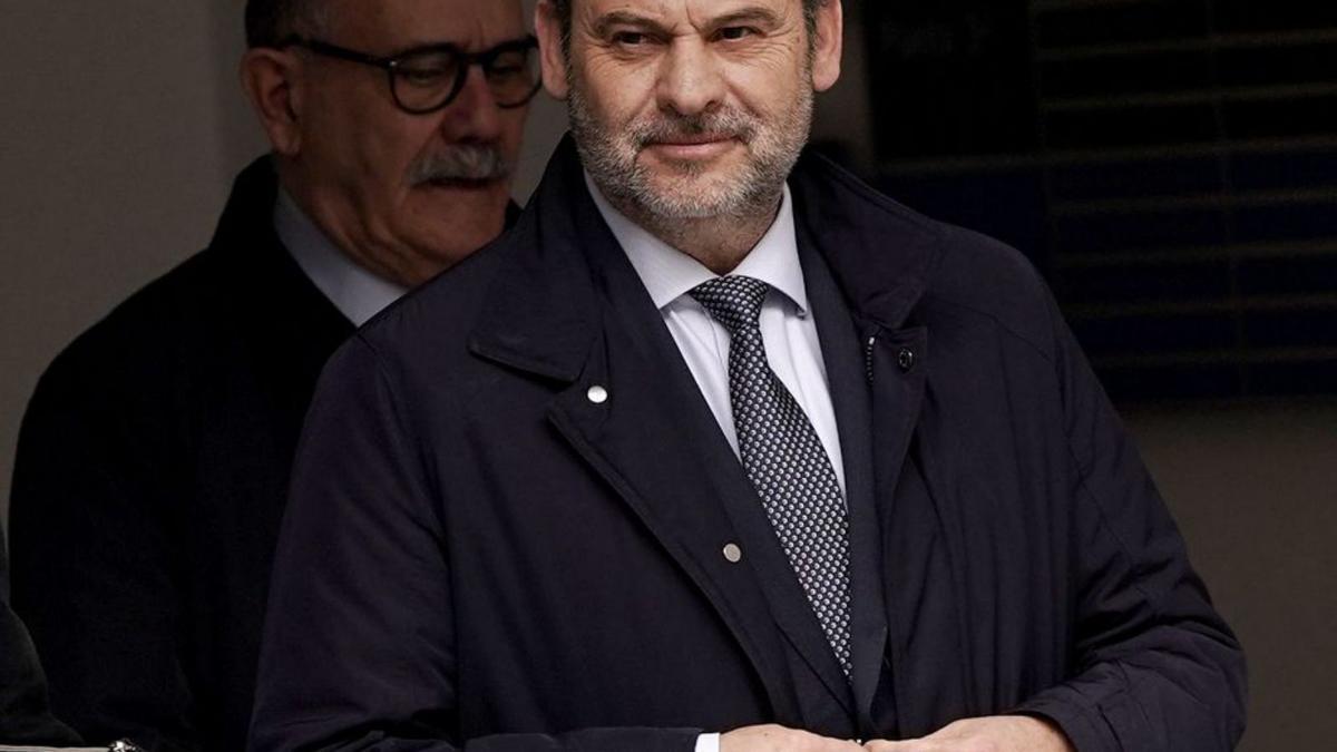 José Luis Ábalos, el 20 de febrer passat, a la sortida del Suprem. | JOSÉ LUIS ROCA
