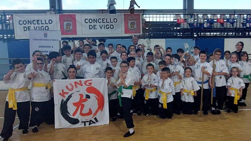 Formación del Kung Tai en la competición.