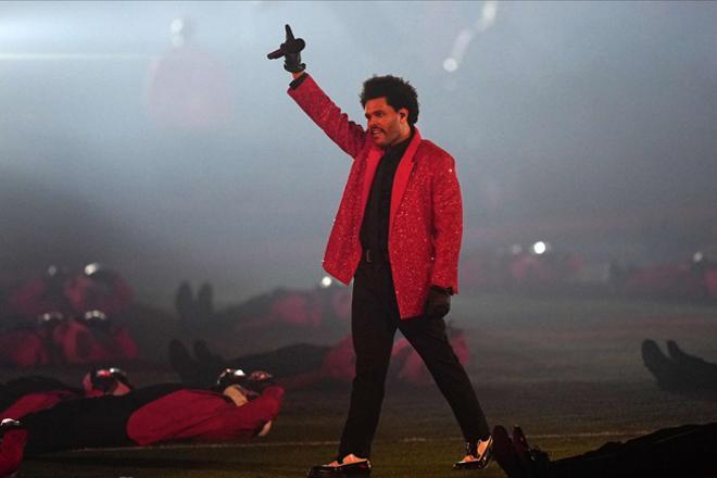 The Weeknd, con traje de Givenchy en la Super Bowl 2021