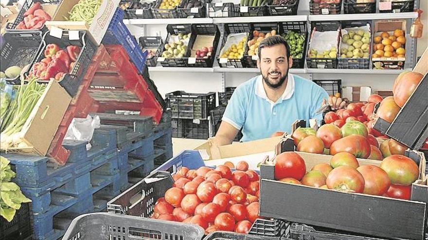 Gran acogida a la frutería de paco salamanca en el mercado de pedro abad