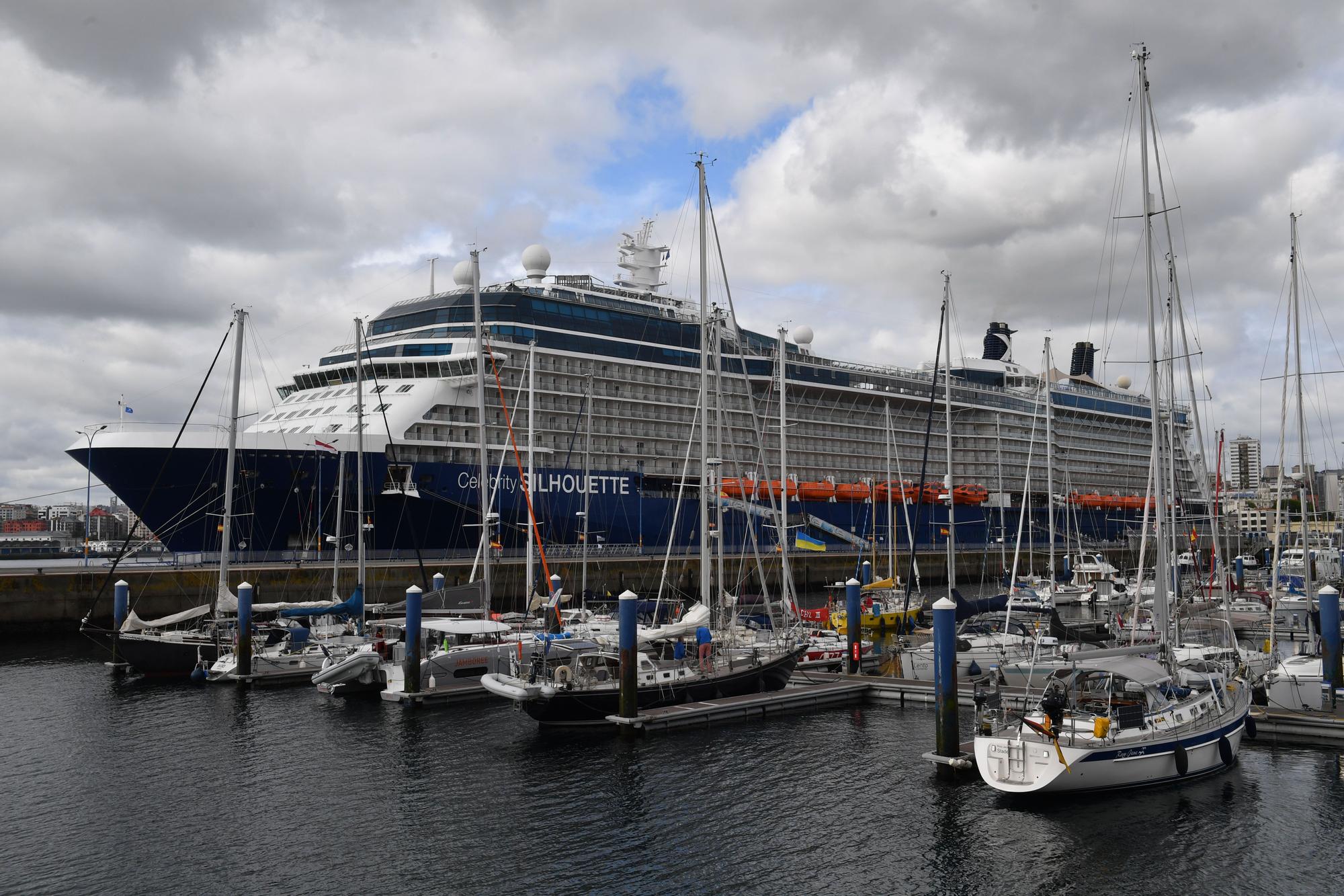 El puerto de A Coruña recibe la visita del crucero ‘Celebrity Silhouette’