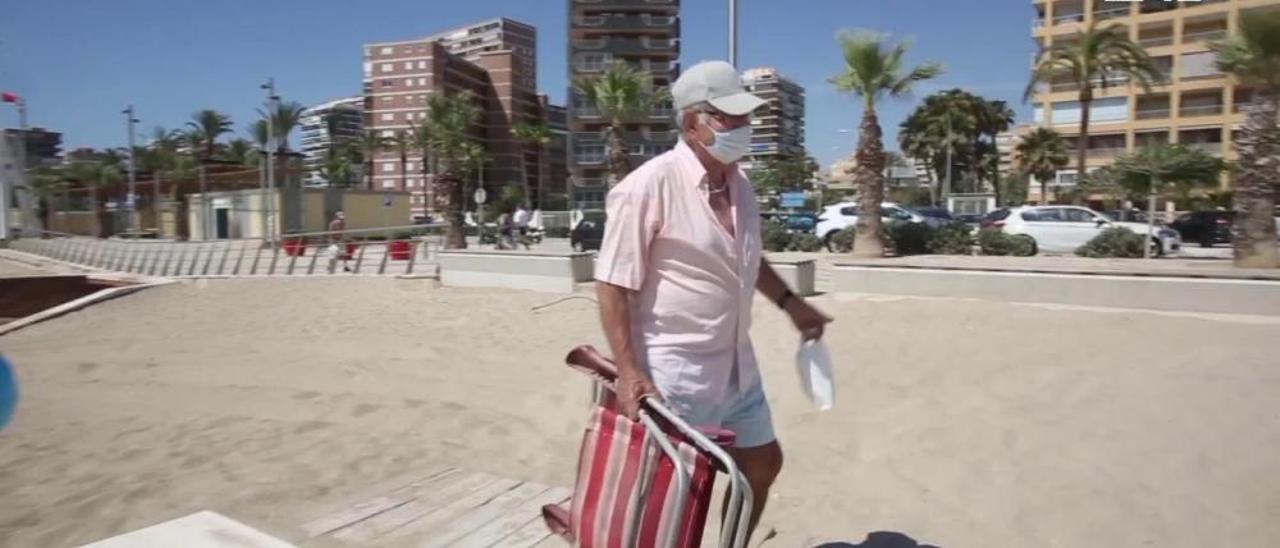 Los bañistas regresan con calma a unas playas con limitadas medidas de seguridad