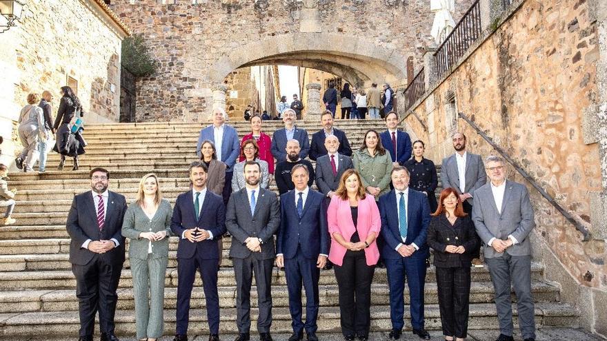 Los alcaldes del Grupo de Ciudades Patrimonio de la Humanidad, ayer en Cáceres.