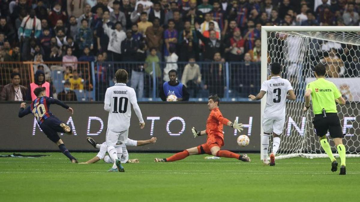 Gavi evita a Carvajal y bate a Courtois en el 0-1 del Barça al Madrid en la final de la Supercopa de España en Riad.