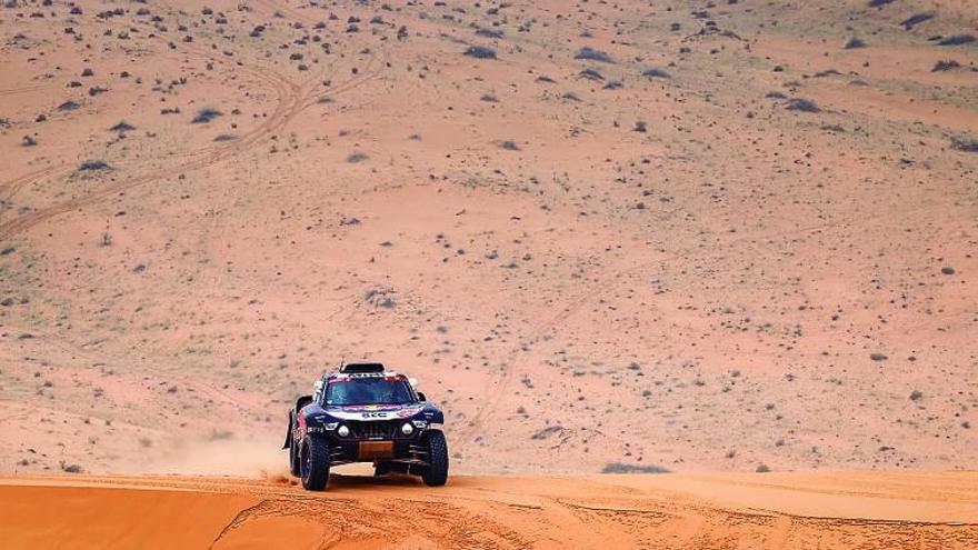 Carlos Sainz, durante la etapa de ayer en el Rally Dakar. |  // EUROPA PRESS