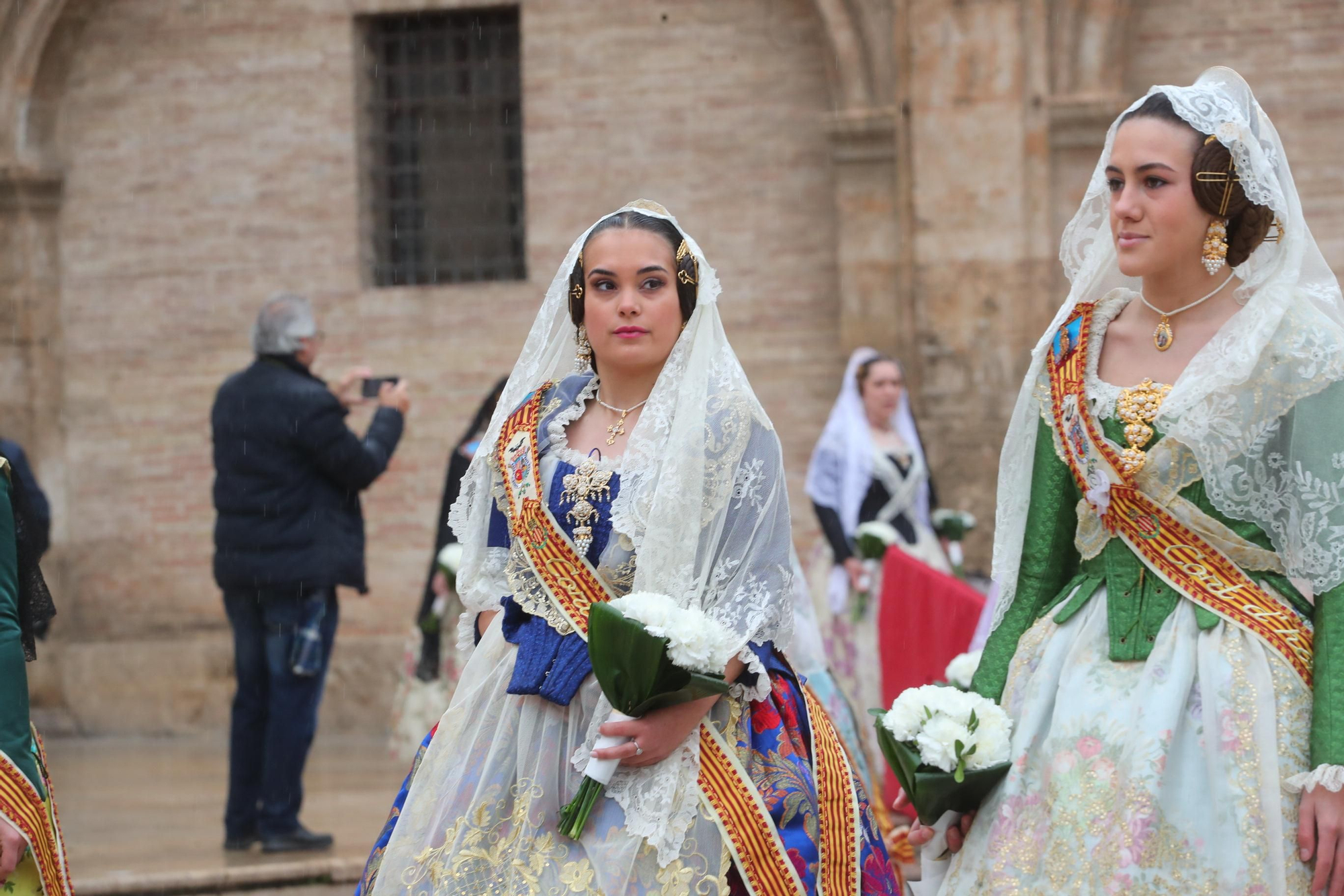 Búscate en el primer día de ofrenda por la calle de la Paz (entre las 15:30 a las 17:00 horas)