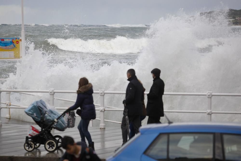 Oleaje en Gijón