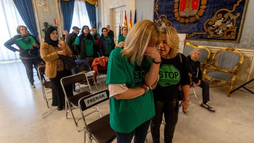 El Defensor del Pueblo investigará el caso de la familia desahuciada con dos menores en Alicante