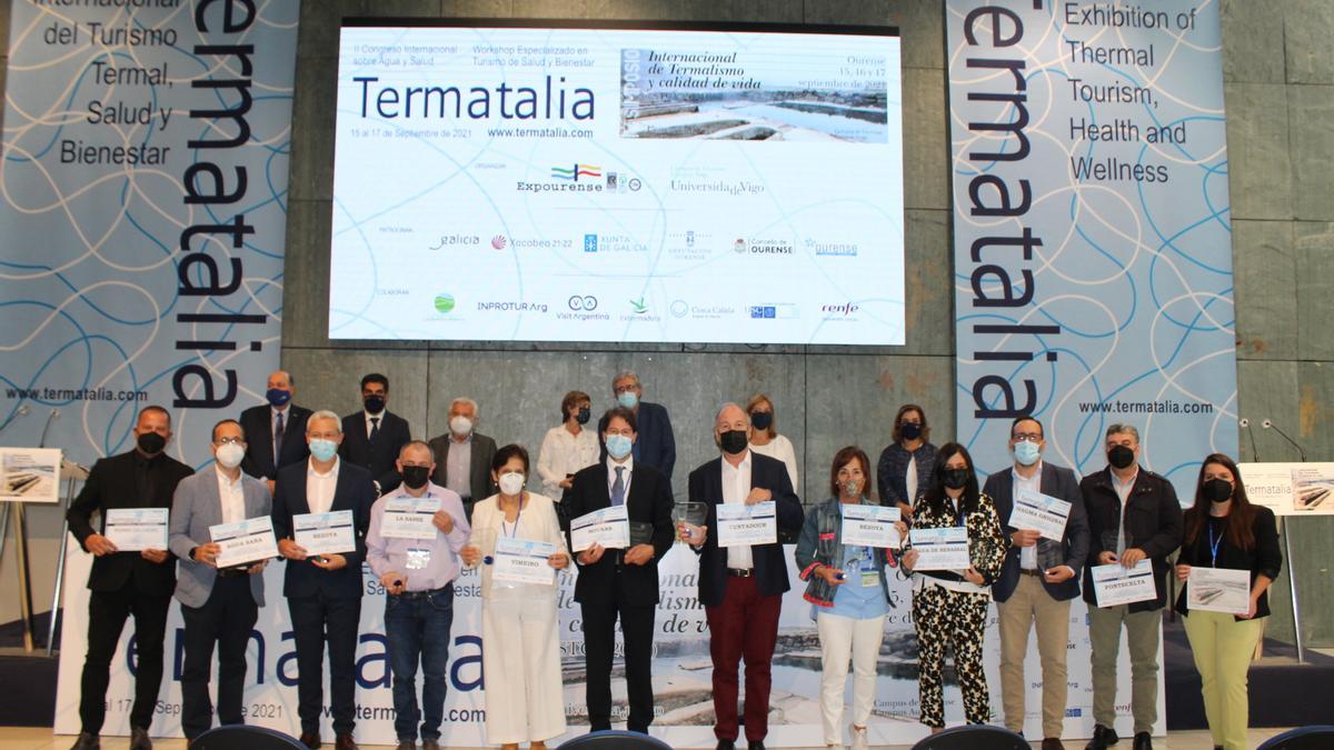 Foto de familia de los ganadores de la XVIII Cata Internacional de Aguas, celebrada en el marco de Termatalia.