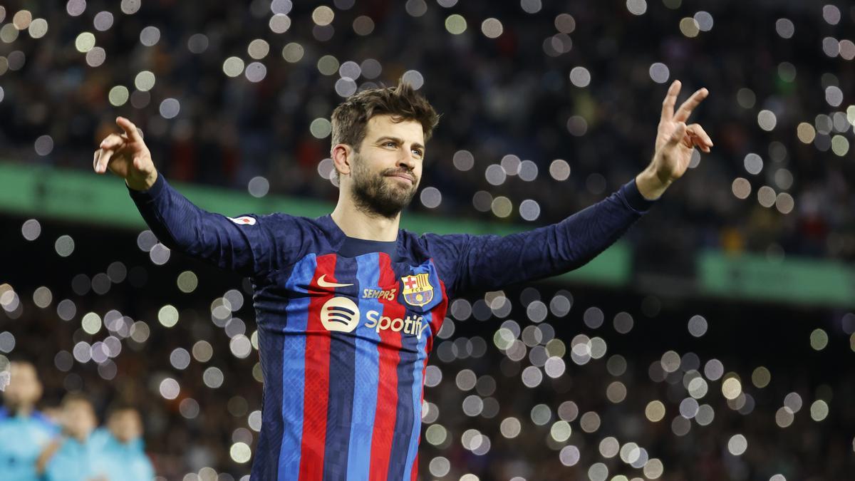 Piqué se despide del Camp Nou con el Barça líder provisional