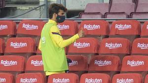 Riqui Puig, en la grada del Camp Nou durante el partido de Liga contra el Athletic.