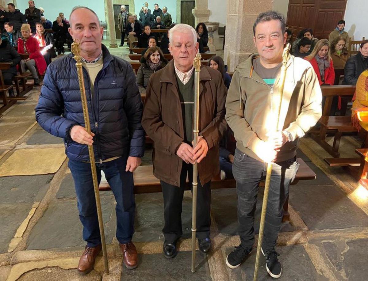 Las celebraciones por San Blas en Rabanales, la procesión en honor al santo, la adoración a la reliquia y la foto de familia de los mayordomos. | Chany Sebastián