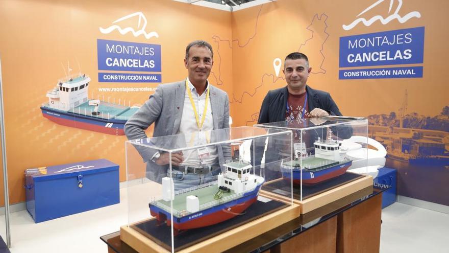 Jorge Costas y Antonio Martínez en el &quot;stand&quot; de Montajes Cancelas.