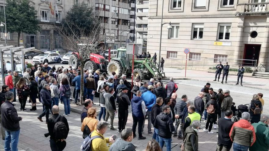 La tractorada en Ourense llegó frente a la Subdelegación del Gobierno