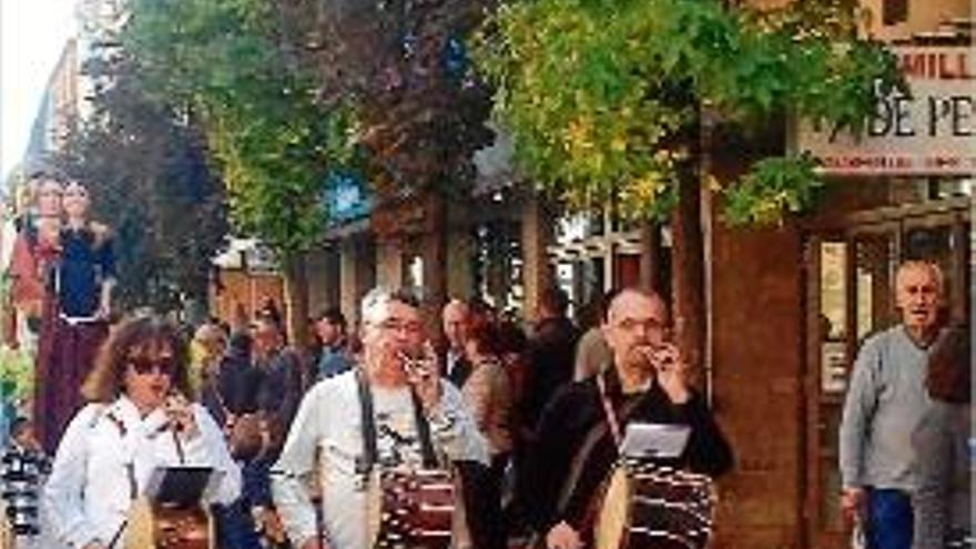 Una cercavila de la festa del flabiol pels carrers d&#039;Arbúcies.