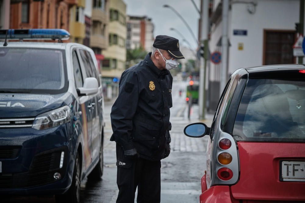 Control Policia Nacional en la Plaza Weyler