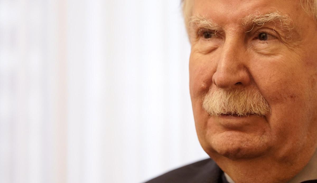 Joan E. Garcés, durante la entrevista.