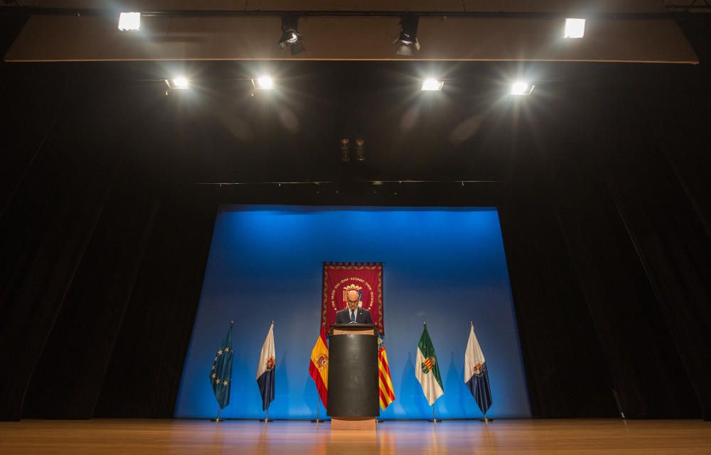 Acto de clausura del curso de la Universidad de Alicante presidido por el rector Manuel Palomar.