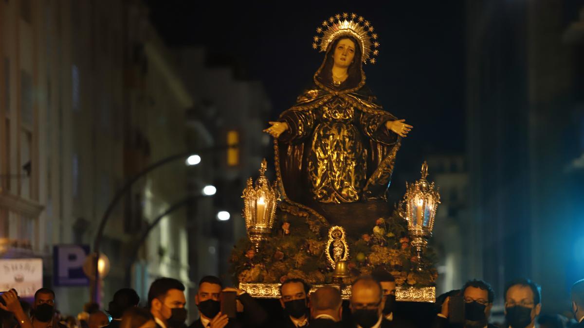 Madrugada de traslados para la veneración 'El Verbo Encarnado' en la Catedral
