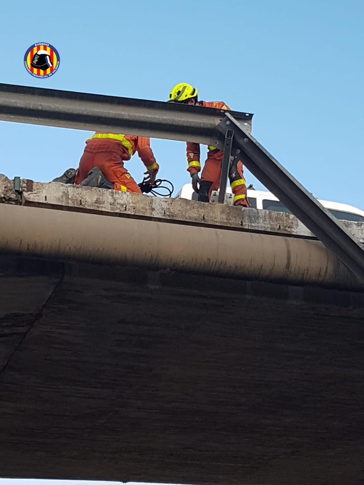 Muere un trabajador al caer de un puente en obras en Riba-roja