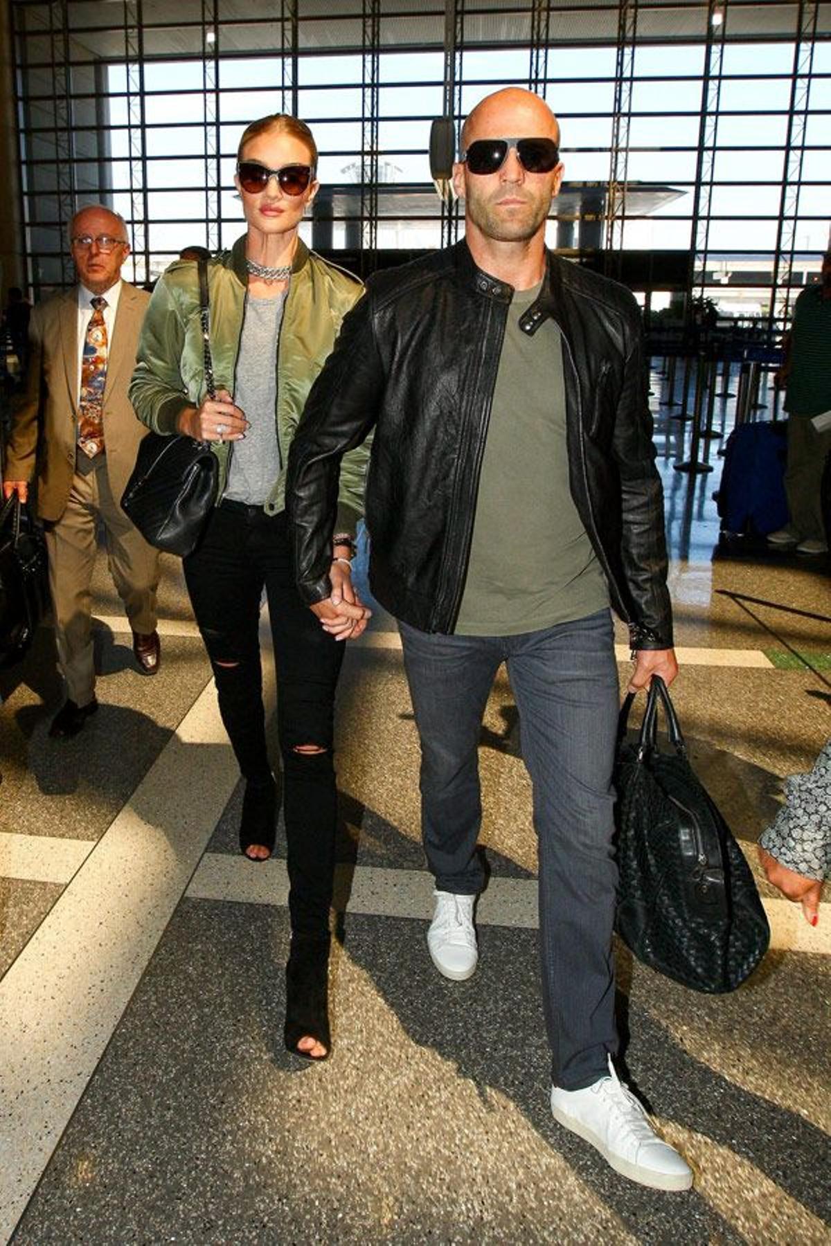 'Couple twinning': Rosie Huntington-Whiteley y Jason Statham de verde militar